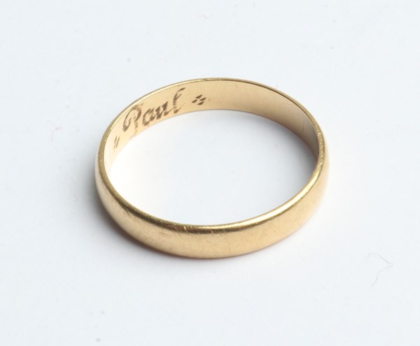 Lot 1002 - GOLD RING
