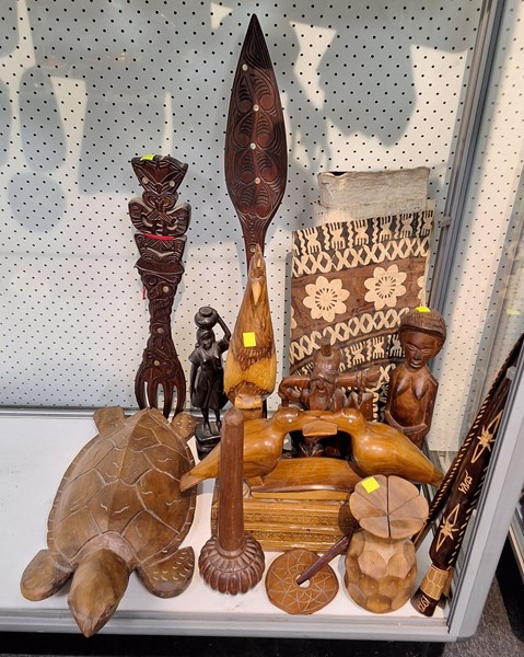 Lot 1259 - TIMBER DECOR
