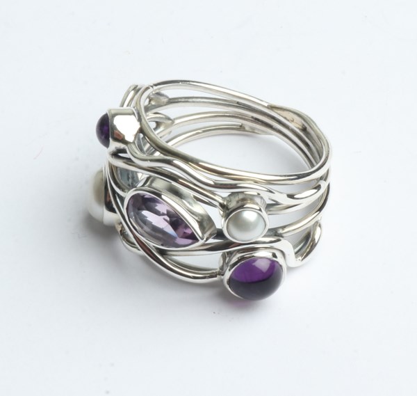 Lot 1029 - SILVER RING