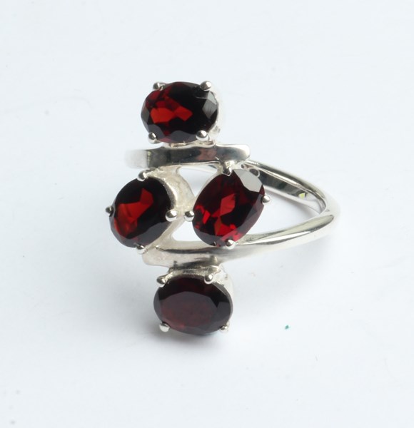 Lot 1019 - SILVER RING