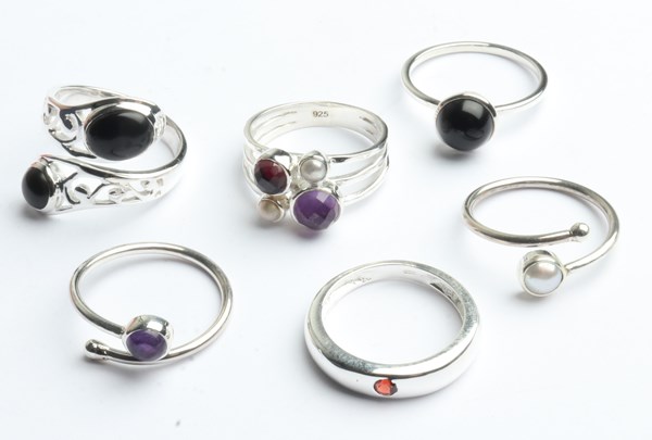 Lot 1034 - SILVER RINGS