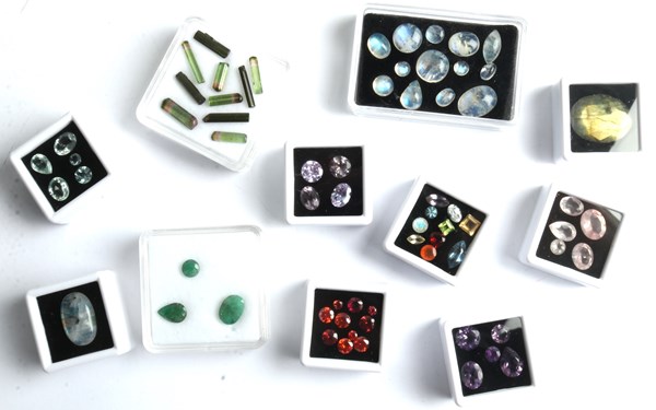 Lot 1047 - GEMSTONES