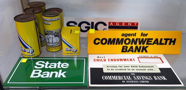 Lot 1413 - BANK SIGNS