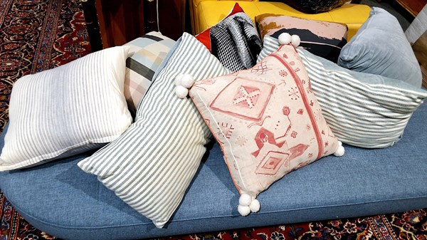 Lot 161 - CUSHION LOT