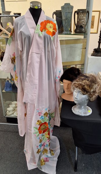 Lot 1171 - KIMONO & FUR HATS