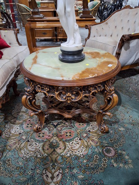 Lot 151 - COFFEE TABLE