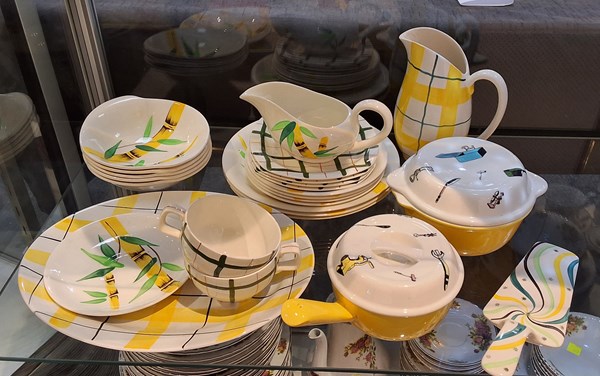 Lot 1153 - VINTAGE SERVINGWARE