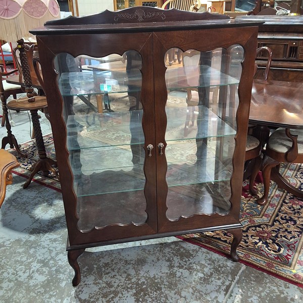Lot 116 - CHINA CABINET