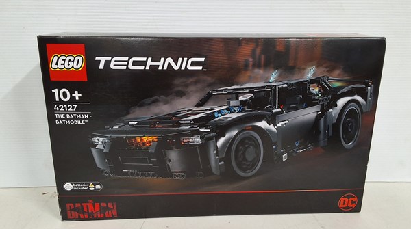 Lot 1389 - LEGO BATMOBILE