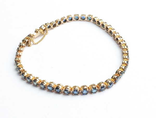 Lot 1006 - SAPPHIRE BRACELET