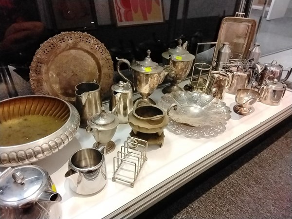 Lot 1155 - METALWARE