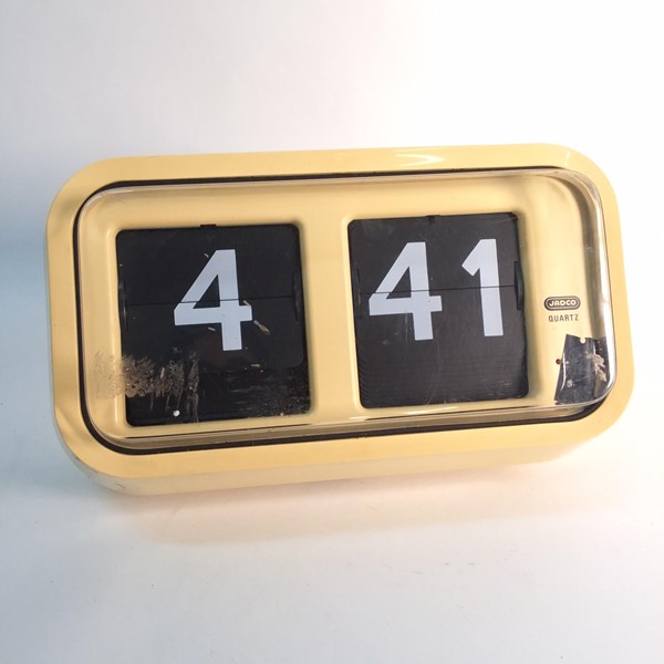 Lot 1427 - FLIP CLOCK