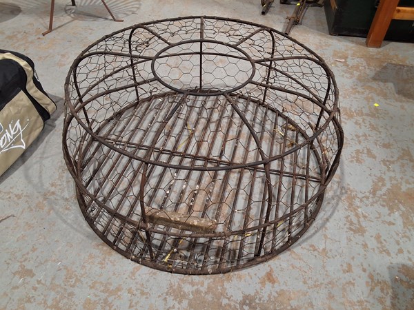 Lot 232 - CRAY POT