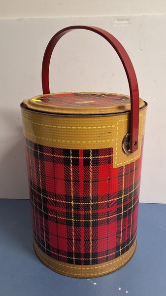 Lot 466 - TARTAN COOLER