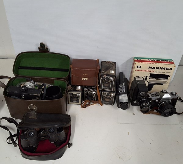 Lot 1334 - VINTAGE CAMERAS