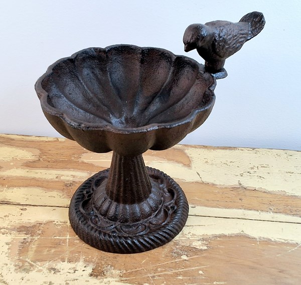 Lot 73 - BIRD FEEDER