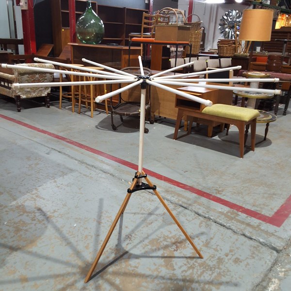Lot 214 - CLOTHES AIRER
