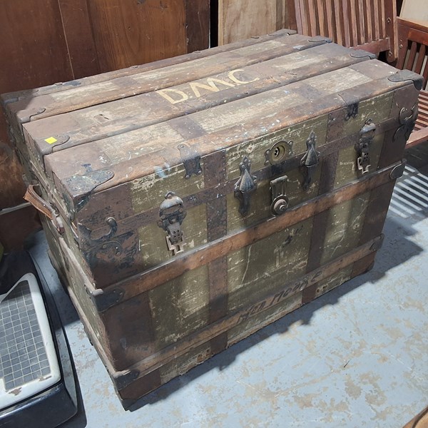 Lot 251 - SHIPPING TRUNK