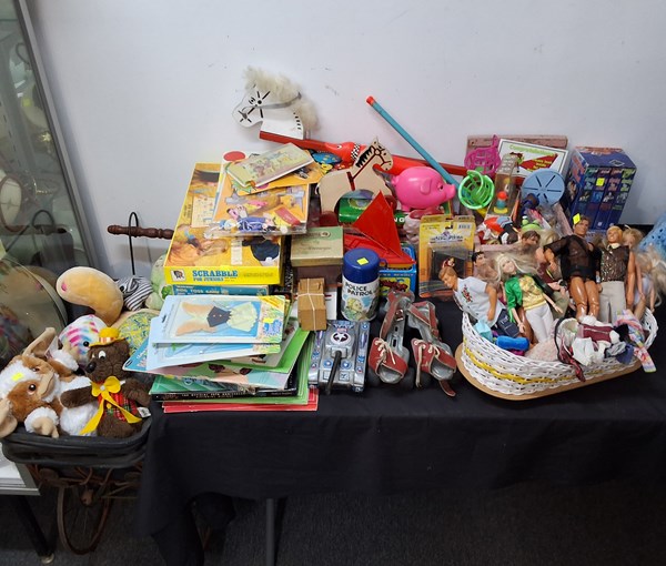 Lot 1441 - RETRO TOYS