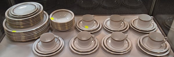 Lot 1187 - DINNER SERVICE