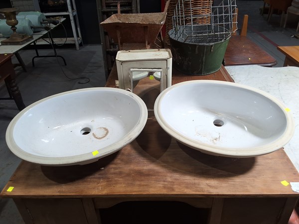 Lot 257 - SINKS