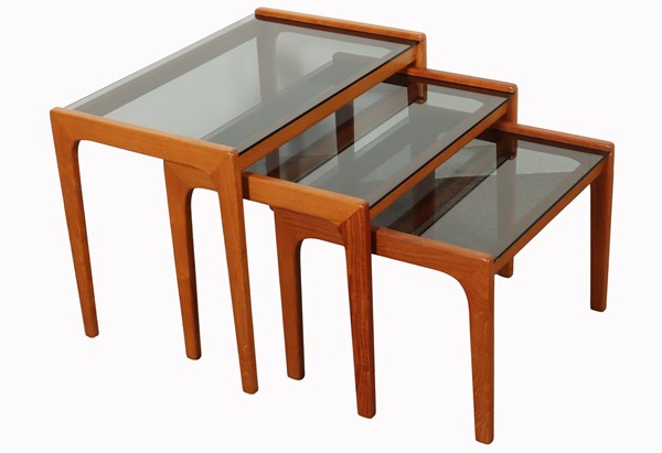 Lot 175 - NEST OF TABLES