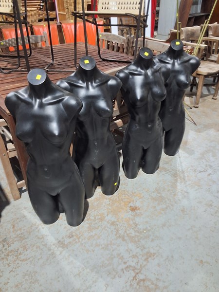 Lot 385 - MANNEQUINS