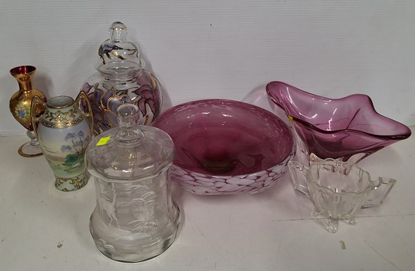 Lot 1458 - VASES, BOWLS & JARS