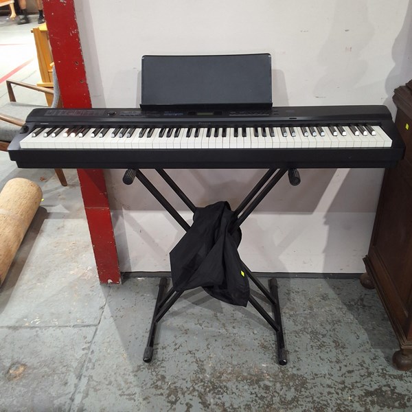 Lot 168 - KEYBOARD