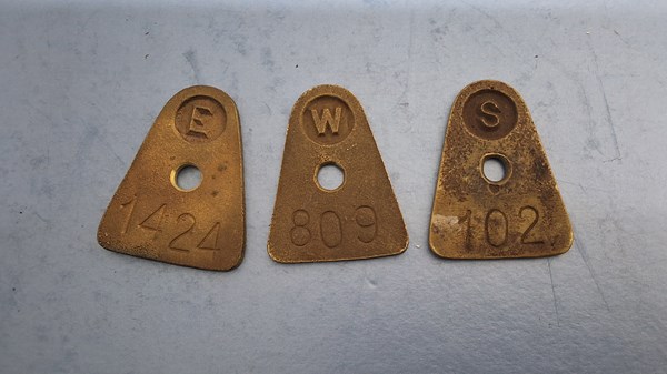 Lot 1213 - BULL TAGS