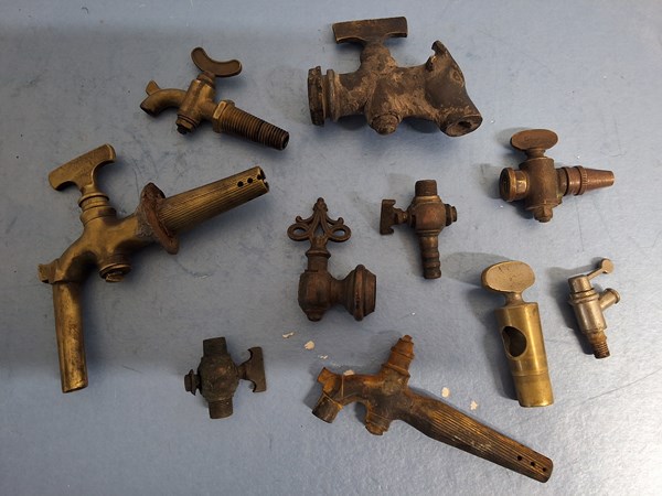 Lot 1204 - TAPS