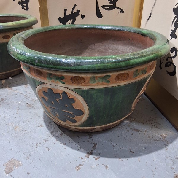 Lot 40 - PLANT POT