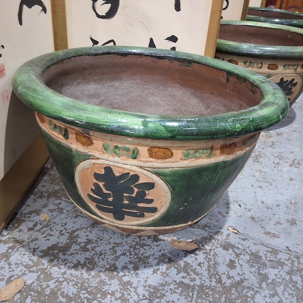 Lot 42 - PLANT POT