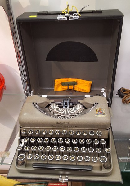 Lot 1310 - TYPEWRITER