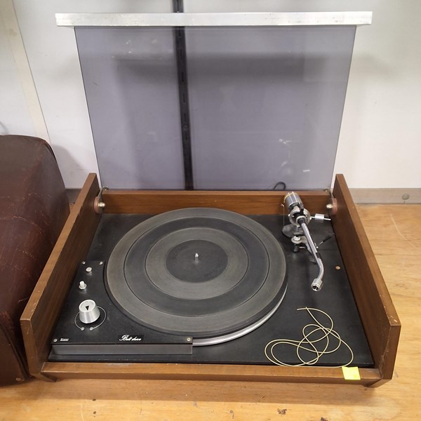 Lot 1304 - TURNTABLE