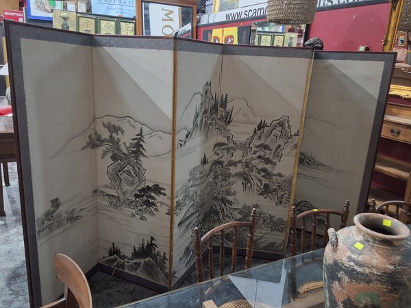 Lot 11 - DIVIDING SCREEN