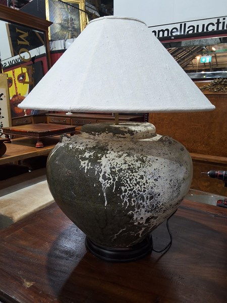 Lot 24 - TABLE LAMP