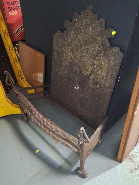 Lot 411 - FIRE GRATE