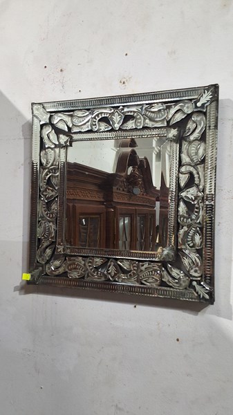 Lot 323 - MIRROR