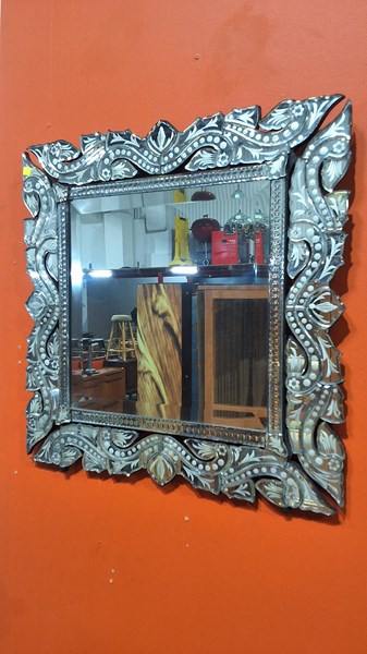 Lot 316 - MIRROR