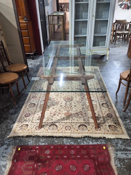 Lot 5 - DINING TABLE