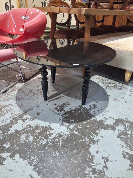 Lot 362 - COFFEE TABLE