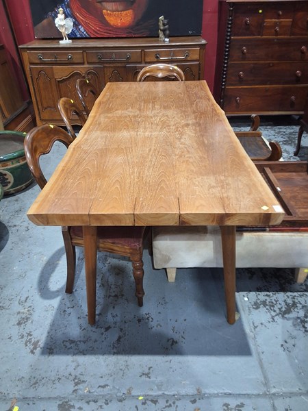 Lot 29 - DINING TABLE