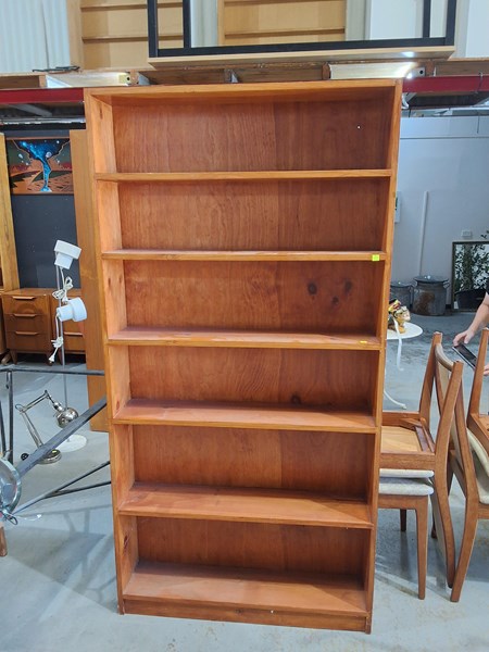 Lot 379 - BOOKSHELF