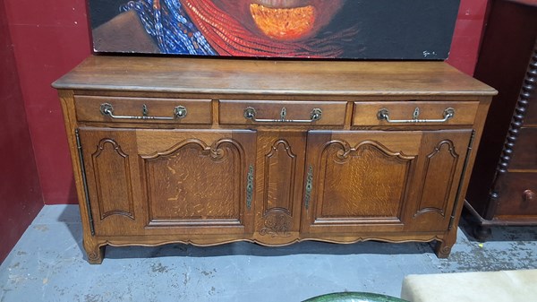 Lot 74 - BUFFET
