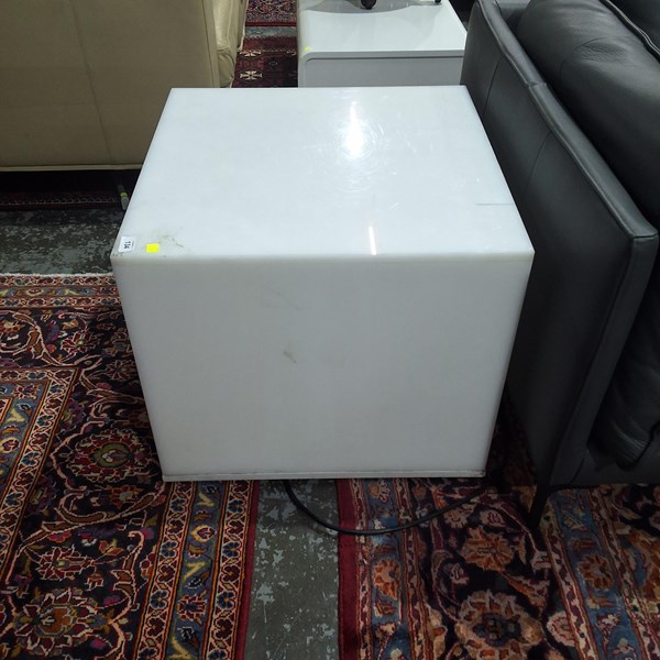 Lot 134 - LIGHT BOX