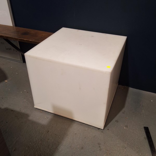 Lot 388 - LIGHT BOX