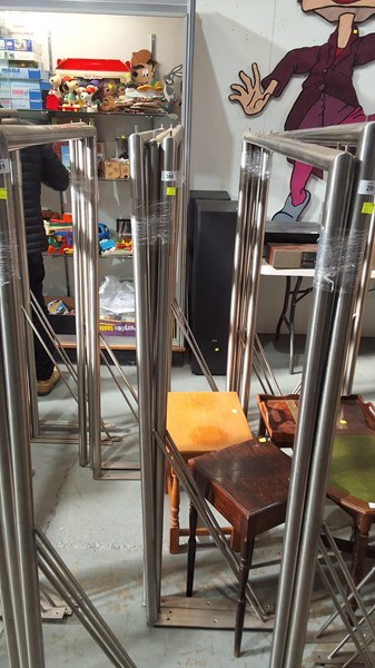 Lot 326 - CLOTHES RACKS