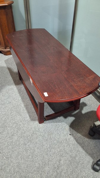 Lot 306 - COFFEE TABLE