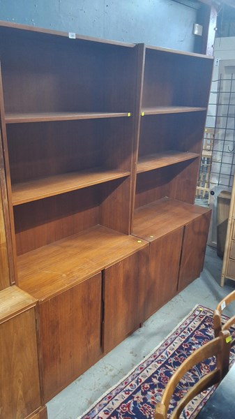 Lot 22 - WALL UNITS